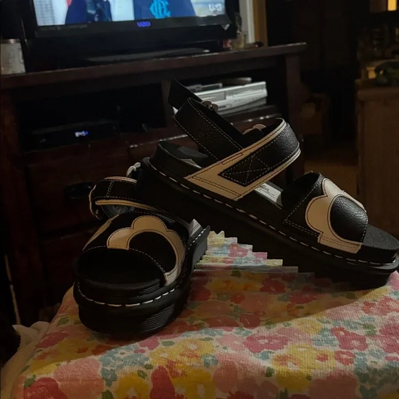 New never worn Dr Marten Black sandals with white daisy on them. - Picture 2 of 4